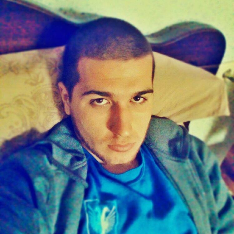  6798840  Ako, 32 ,    