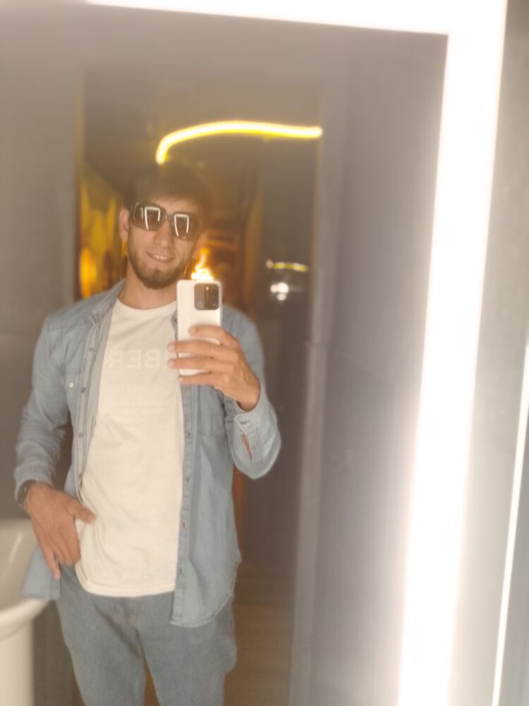  36843830  Ivan, 26 ,    -