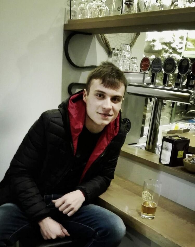  15716070  Denis, 29 ,    