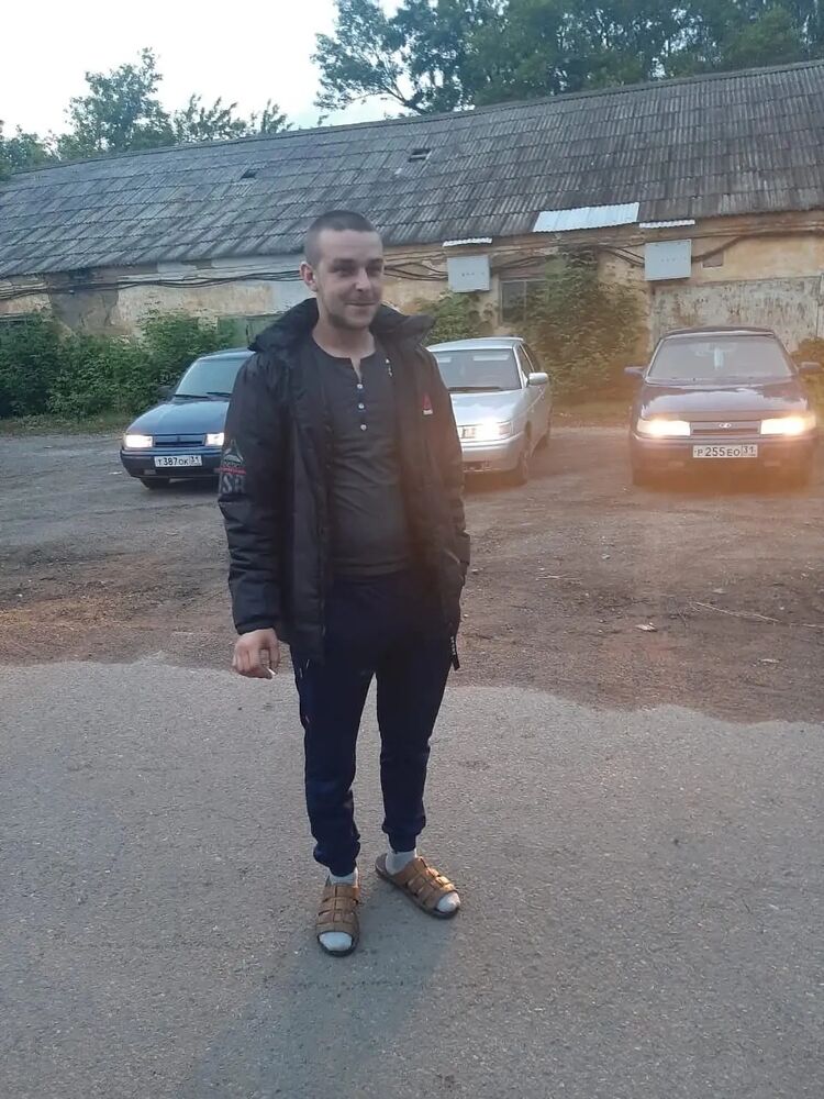  49806400  Pavel, 27 ,     