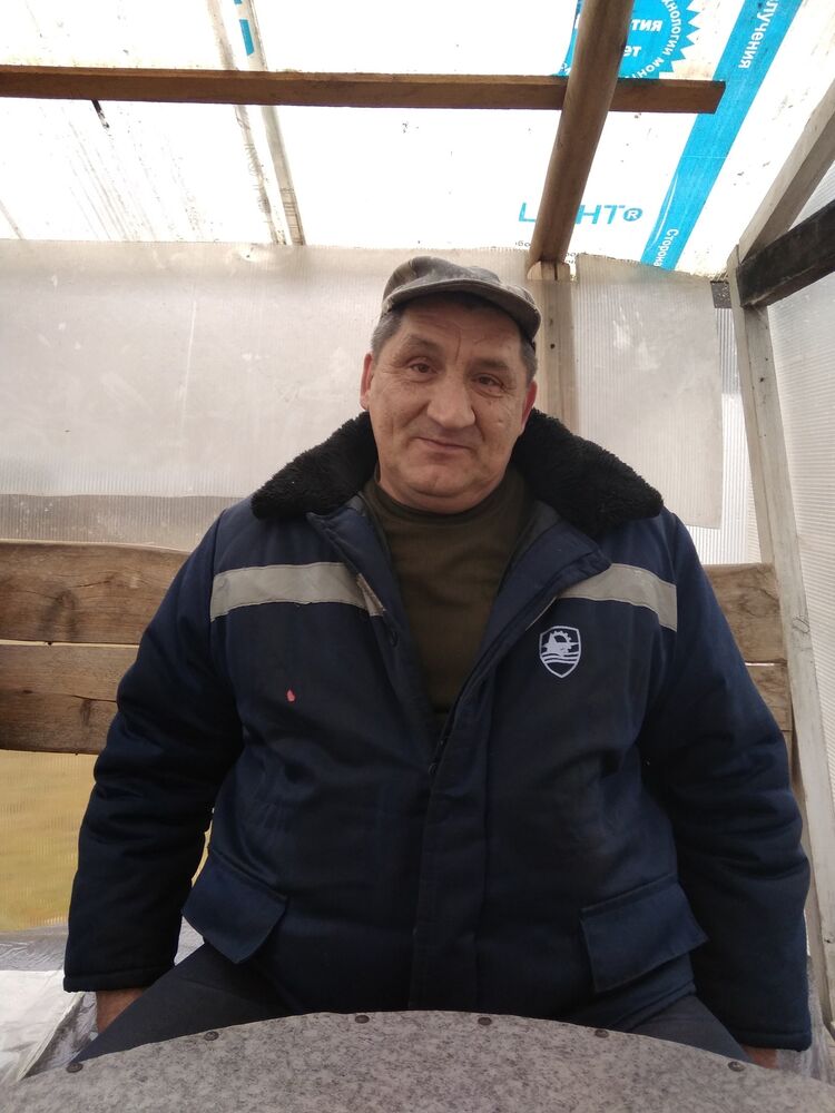  39876230  Yury, 56 ,    