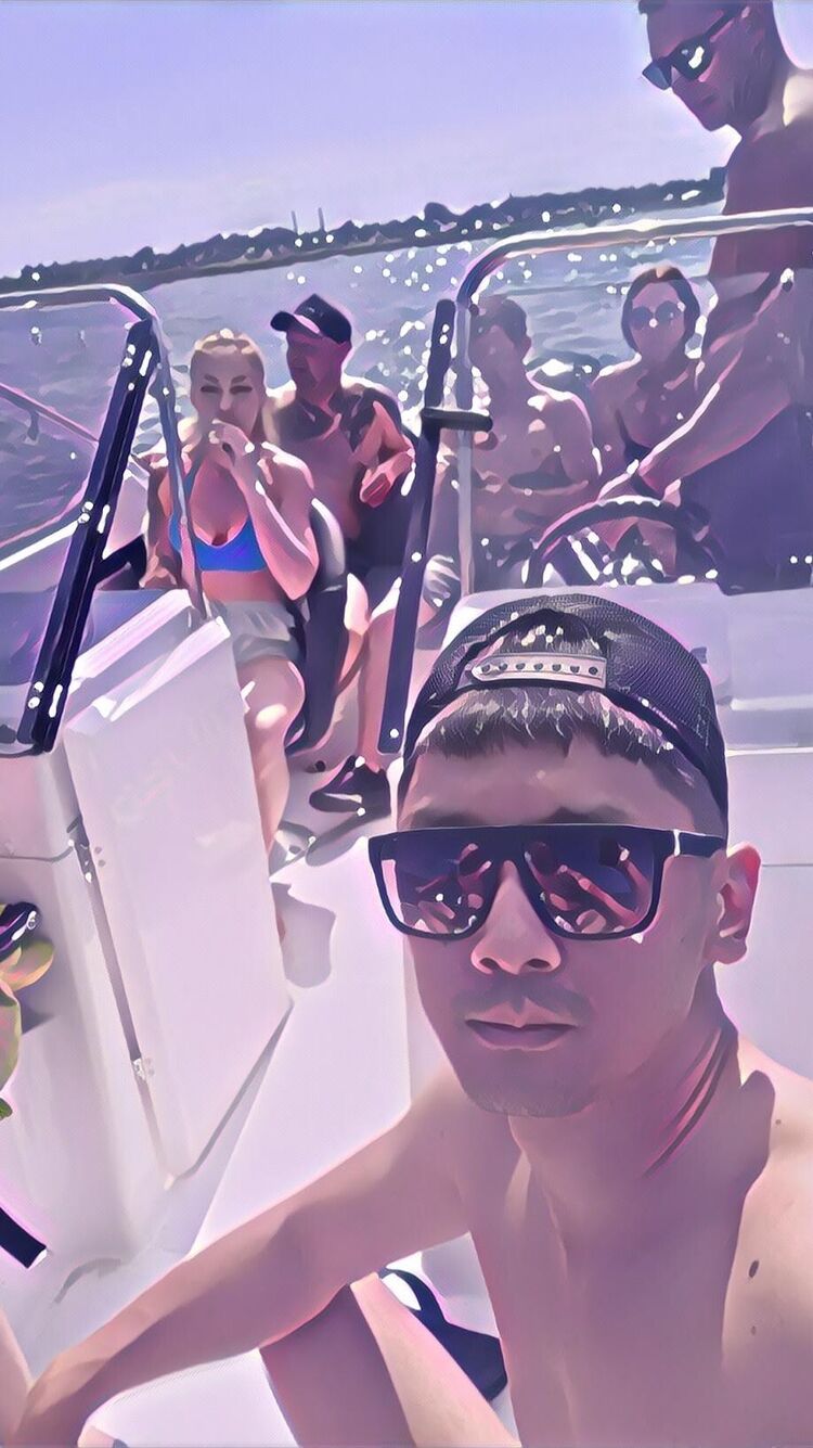  28437500  Alex, 35 ,    -