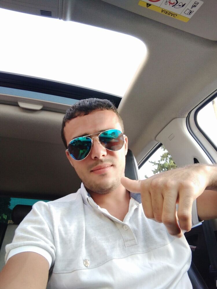  20873780  Djamel, 35 ,    Aspley