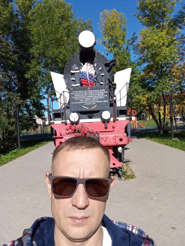  50625560  Viktor, 42 ,    