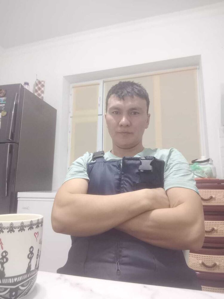  49566010  Ermak, 37 ,    