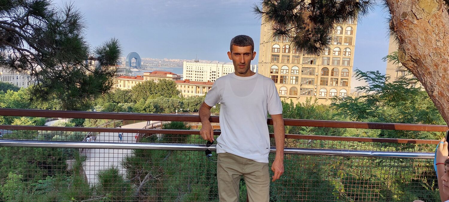  47727170  Kamil, 42 ,    