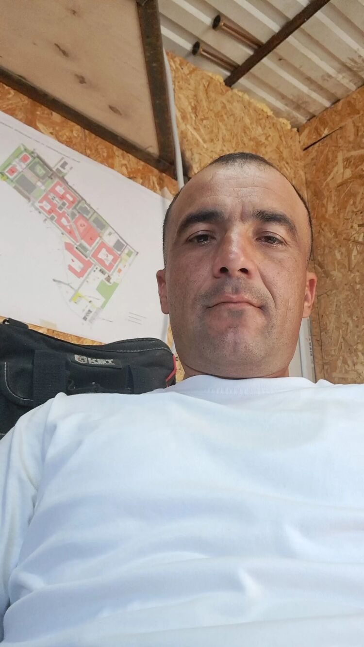  53292690  Bakhrom, 40 ,    