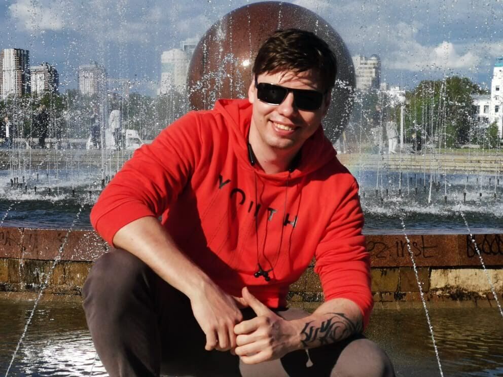  42815520  Vladimir, 31 ,    