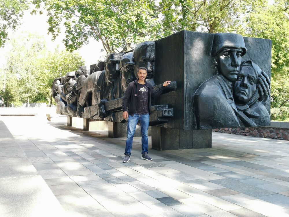  47779560  Vit, 46 ,    Praha