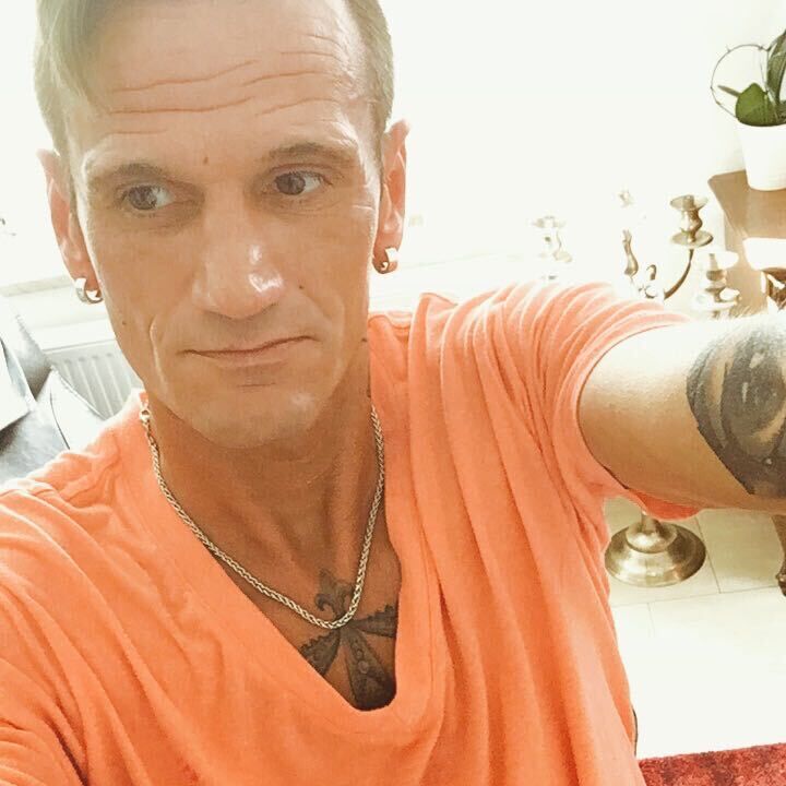  31255600  Daniel, 42 ,    