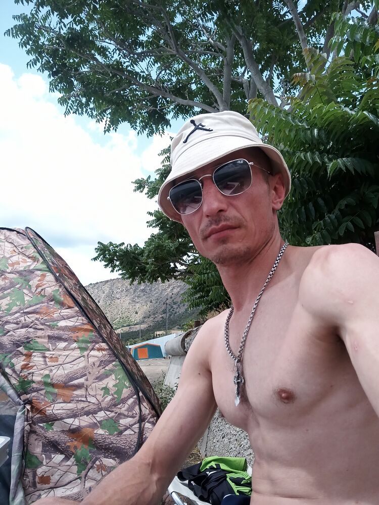  ,   Sergei, 39 ,   ,   , c , 