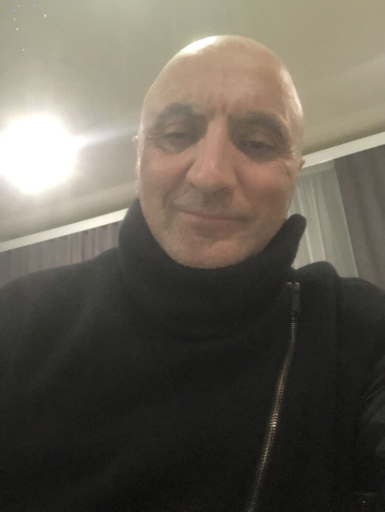  40144240  Serj, 57 ,    