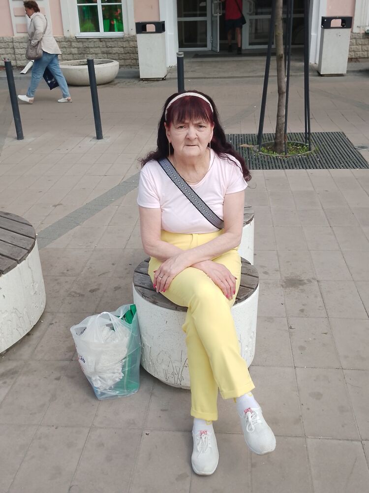  52371940  Olga, 62 ,    
