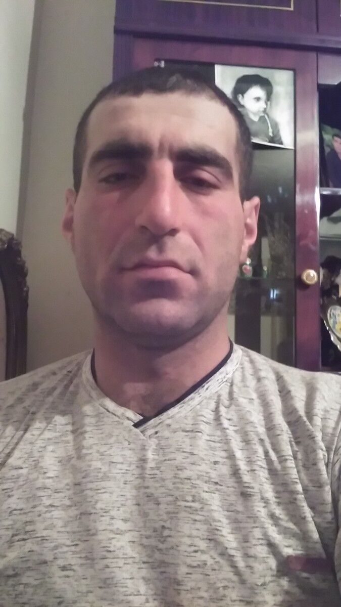  9004500  Karen, 39 ,    