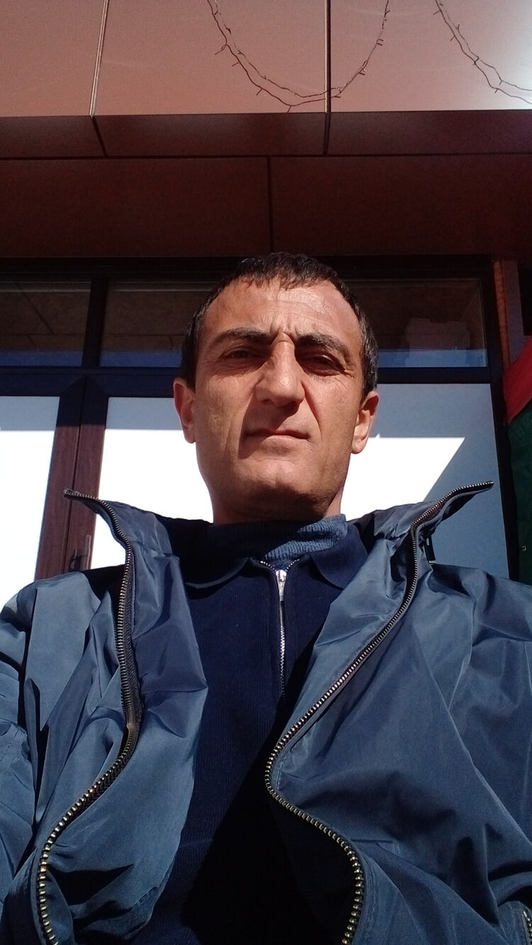  ,   Armen, 46 ,   ,   
