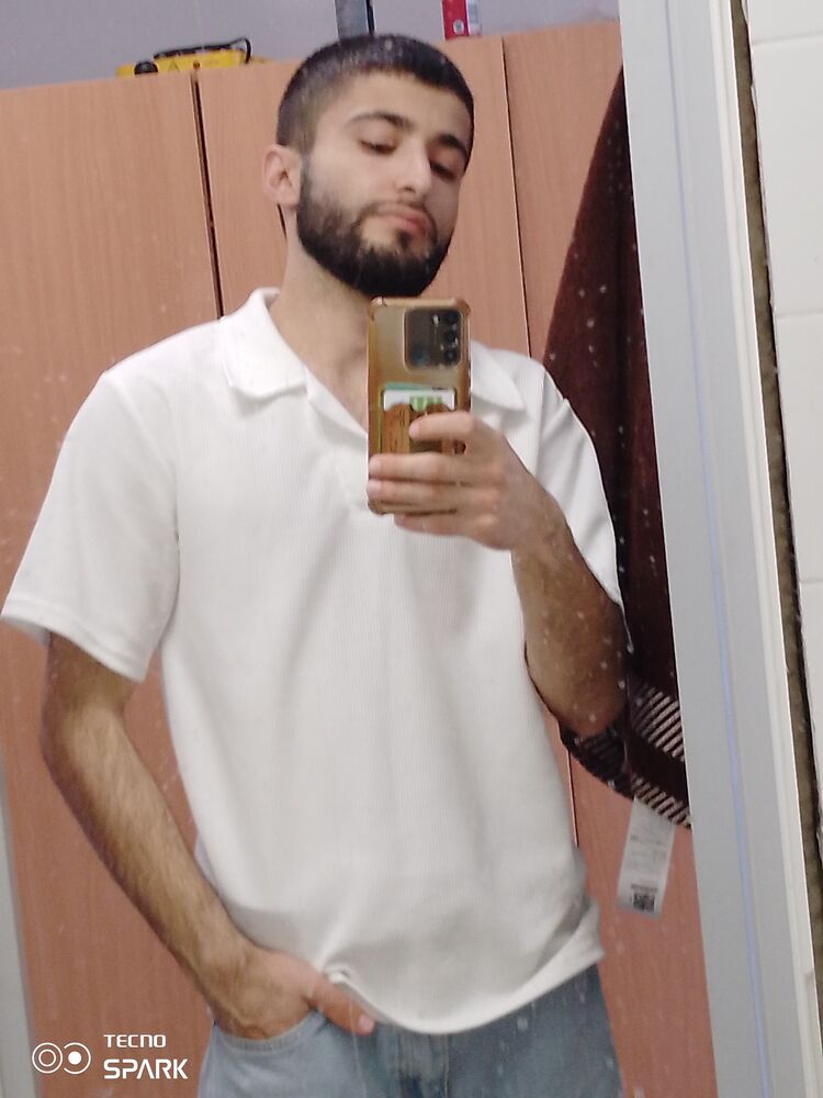  46486270  Axel, 26 ,    