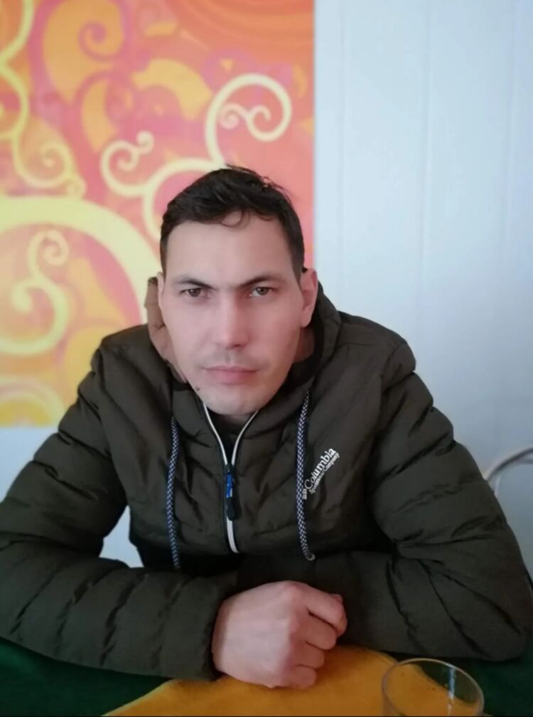  34725780  Vladimir, 41 ,    