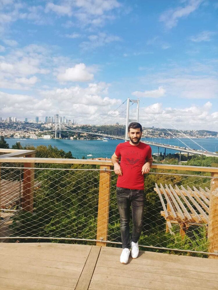  39185490  Mehmet, 32 ,    