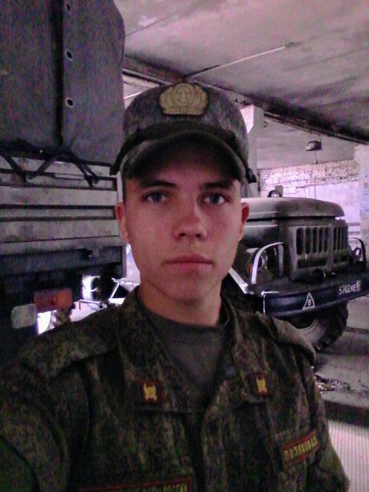  45881710  Alexander, 21 ,    