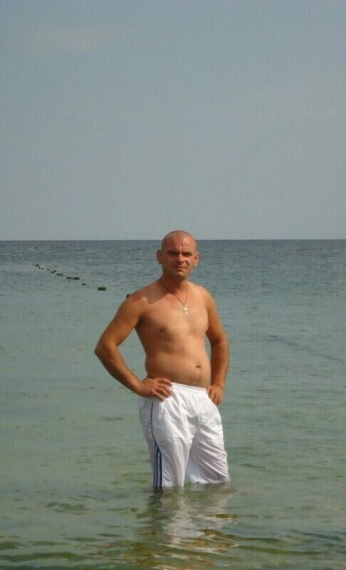  21148830  Ivan, 41 ,     