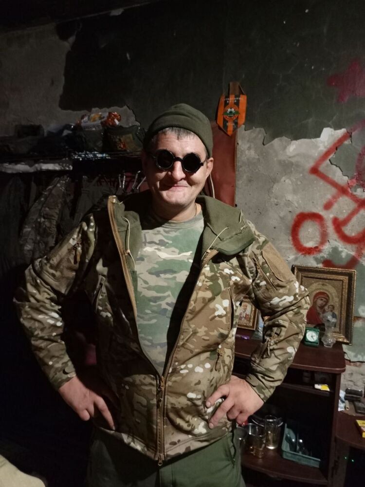  41342670  Andrej, 45 ,    