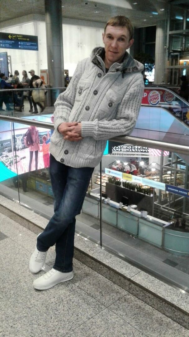  53393620  Roman, 37 ,    -