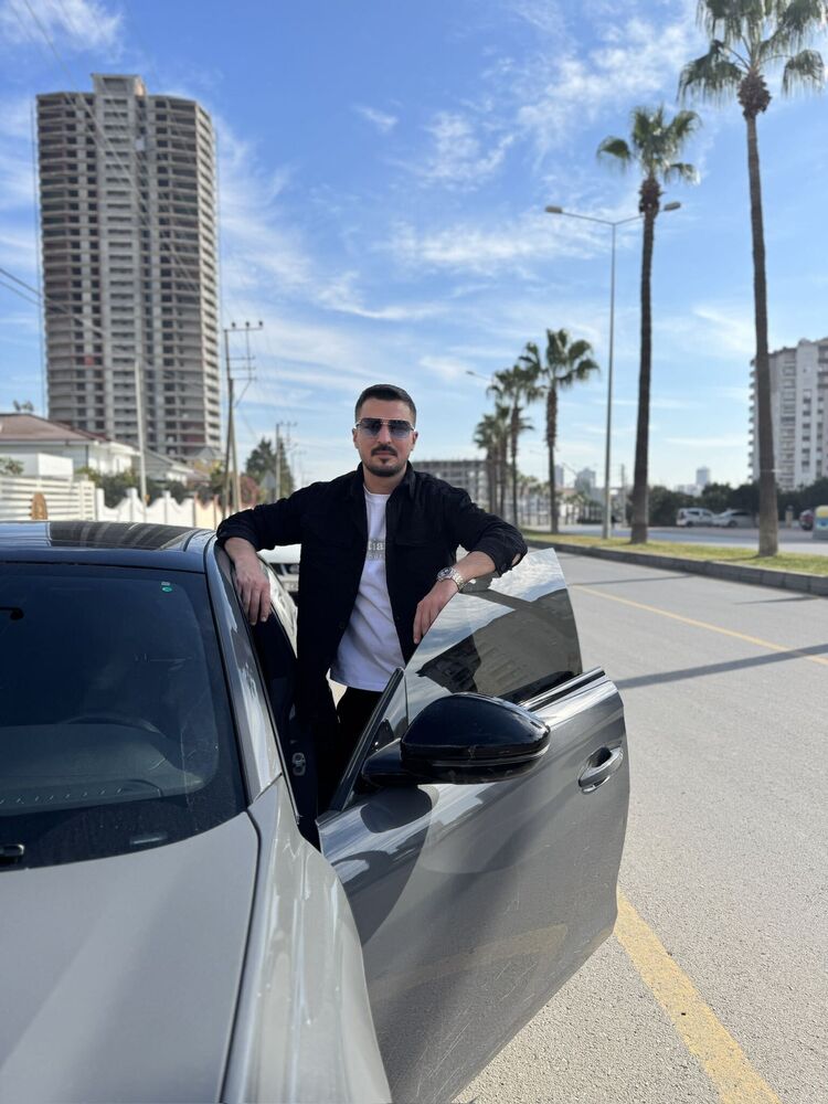  51558520  Burak, 29 ,    