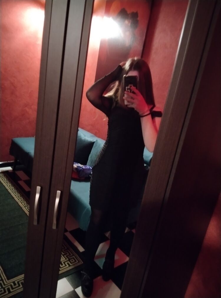  44719990  Kristi, 19 ,    