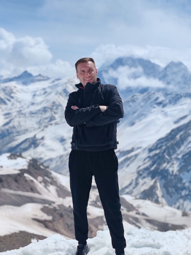  47199240  Vitaly, 52 ,    