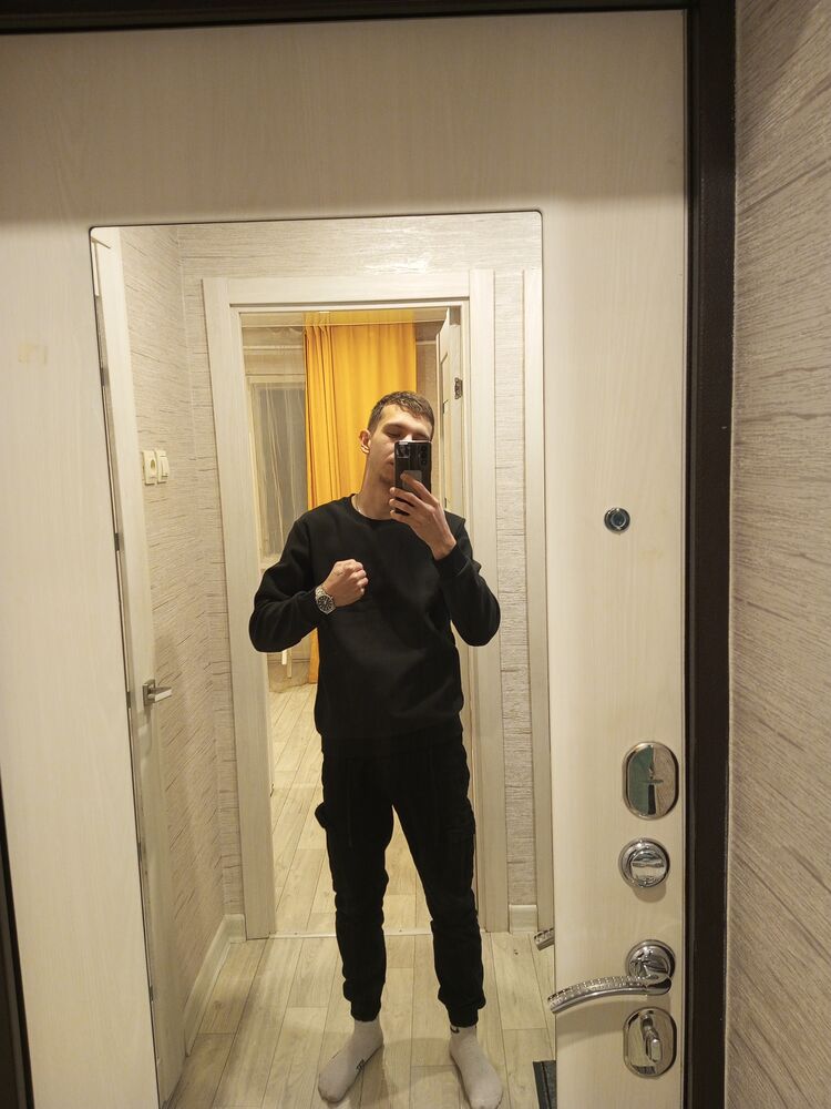  ,   Vladislav, 24 ,   ,   