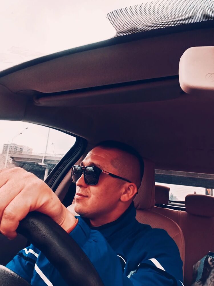  ,   Ivan, 32 ,     , c 
