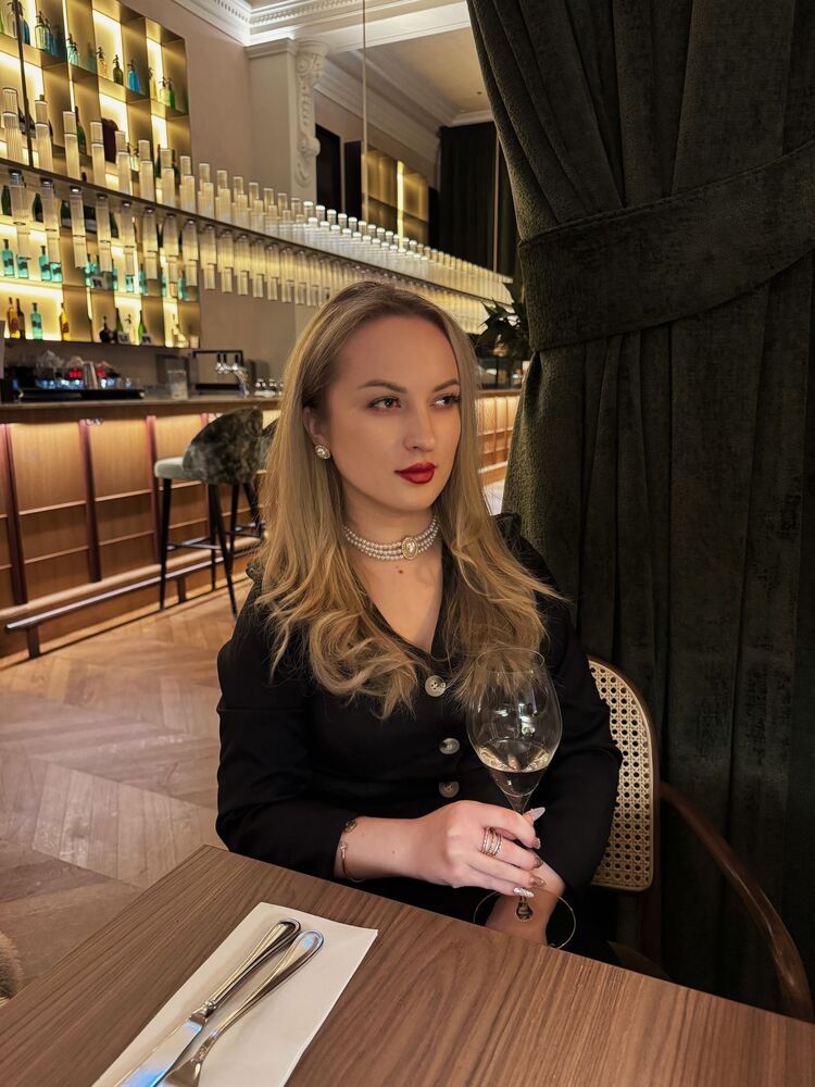  54662140  Kamilla, 23 ,    