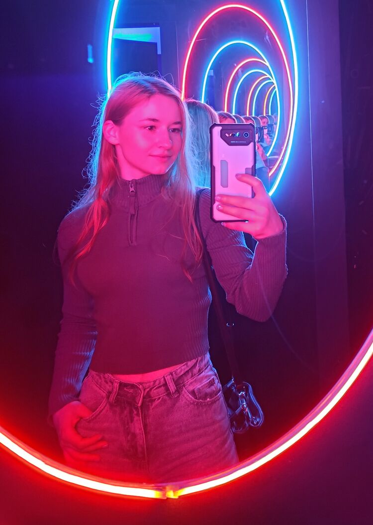  Warszawa,   Karina, 21 ,   