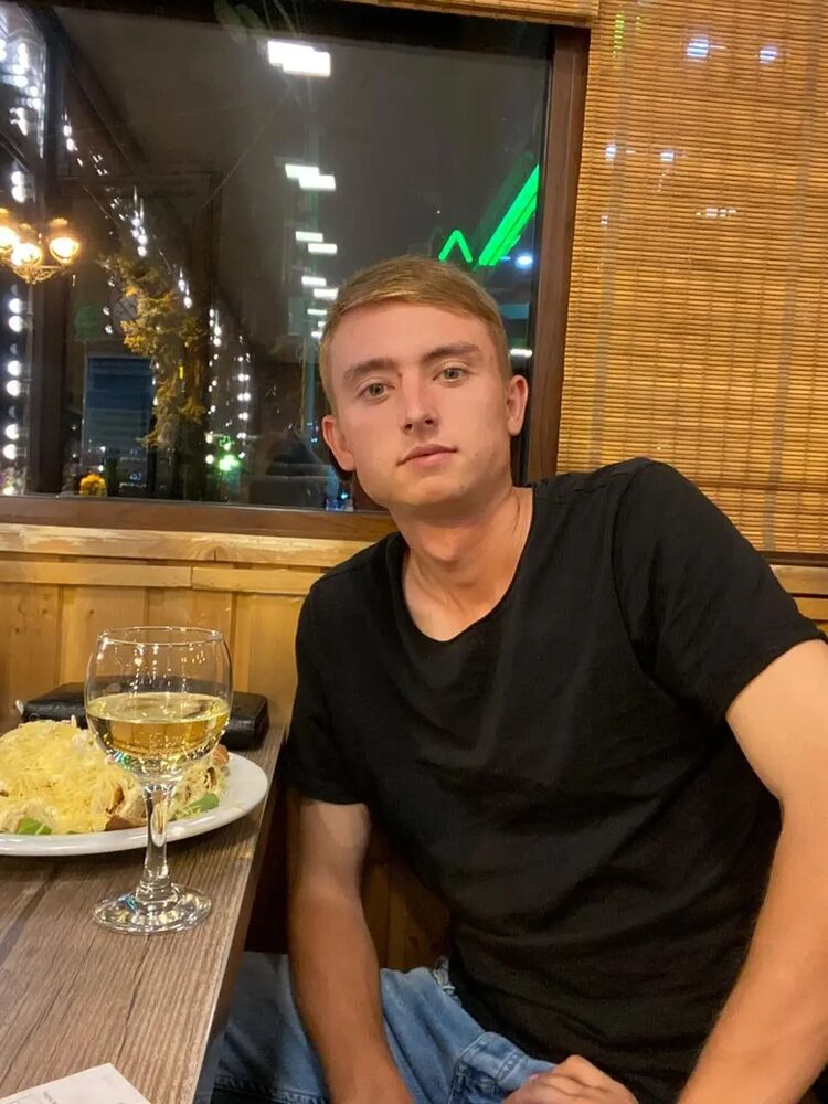  30815590  Vlad, 25 ,    