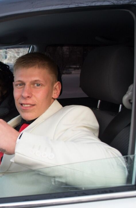  52744880  Aleksei, 32 ,    