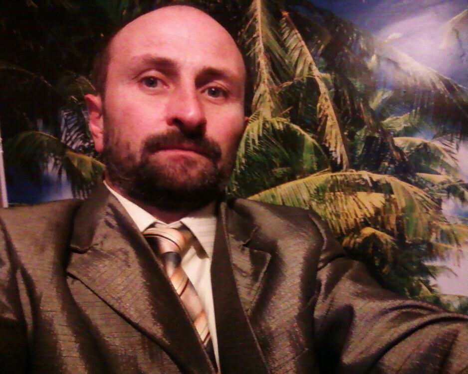  10239430  Mihal, 46 ,    