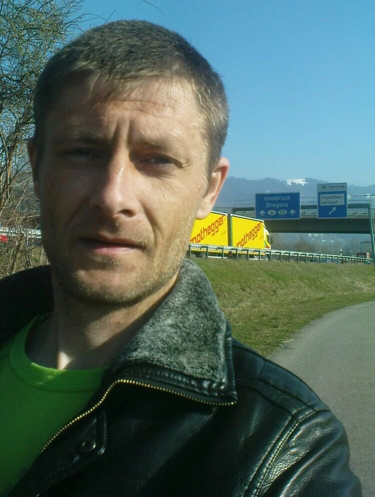  25750320  Oleg, 45 ,    