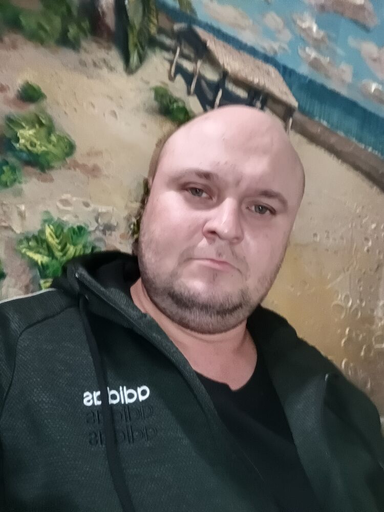  42868050  Konstantin, 37 ,    