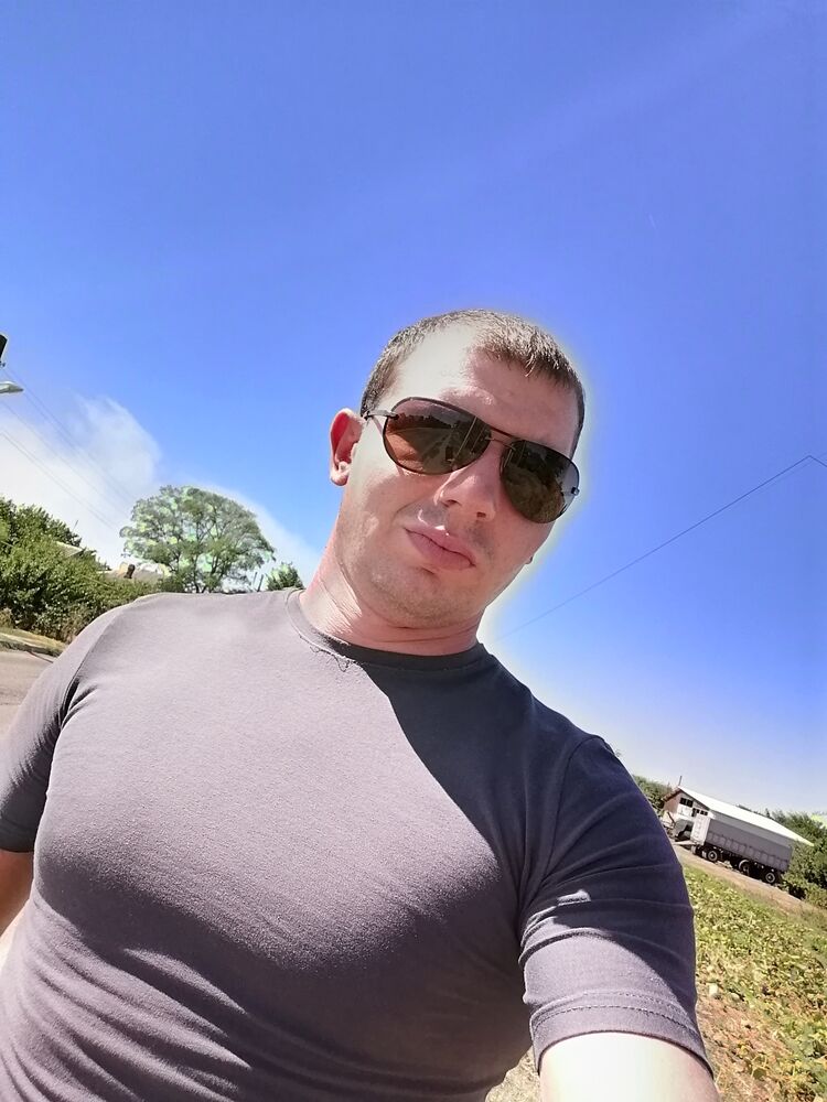  48318450  Viktor, 33 ,    