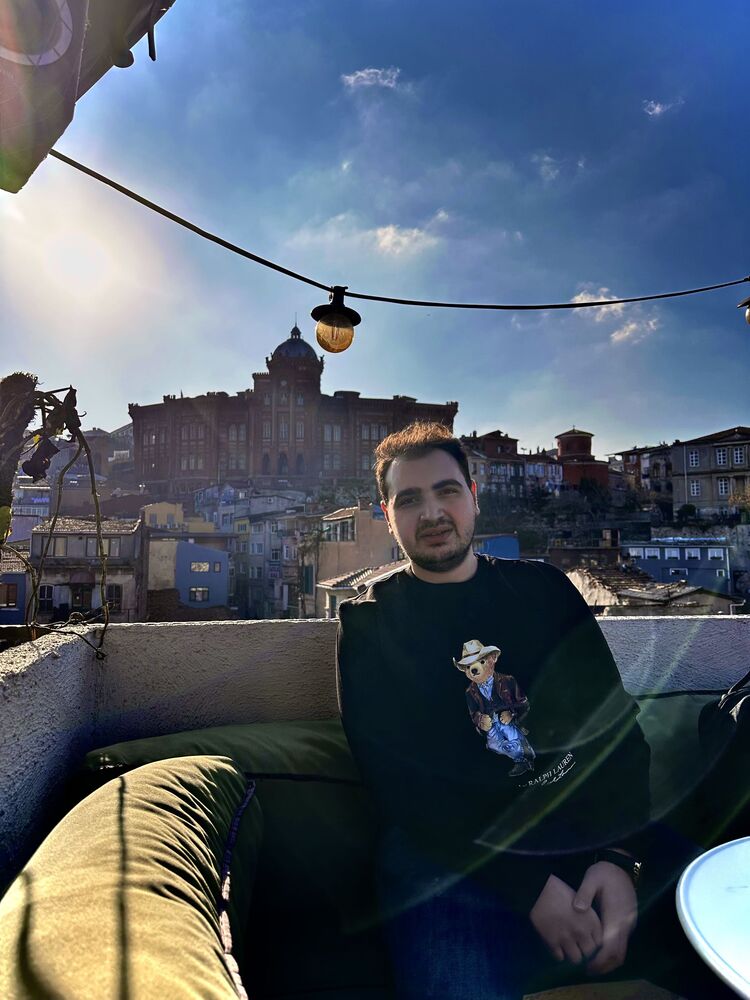  33779630  Babur, 28 ,    