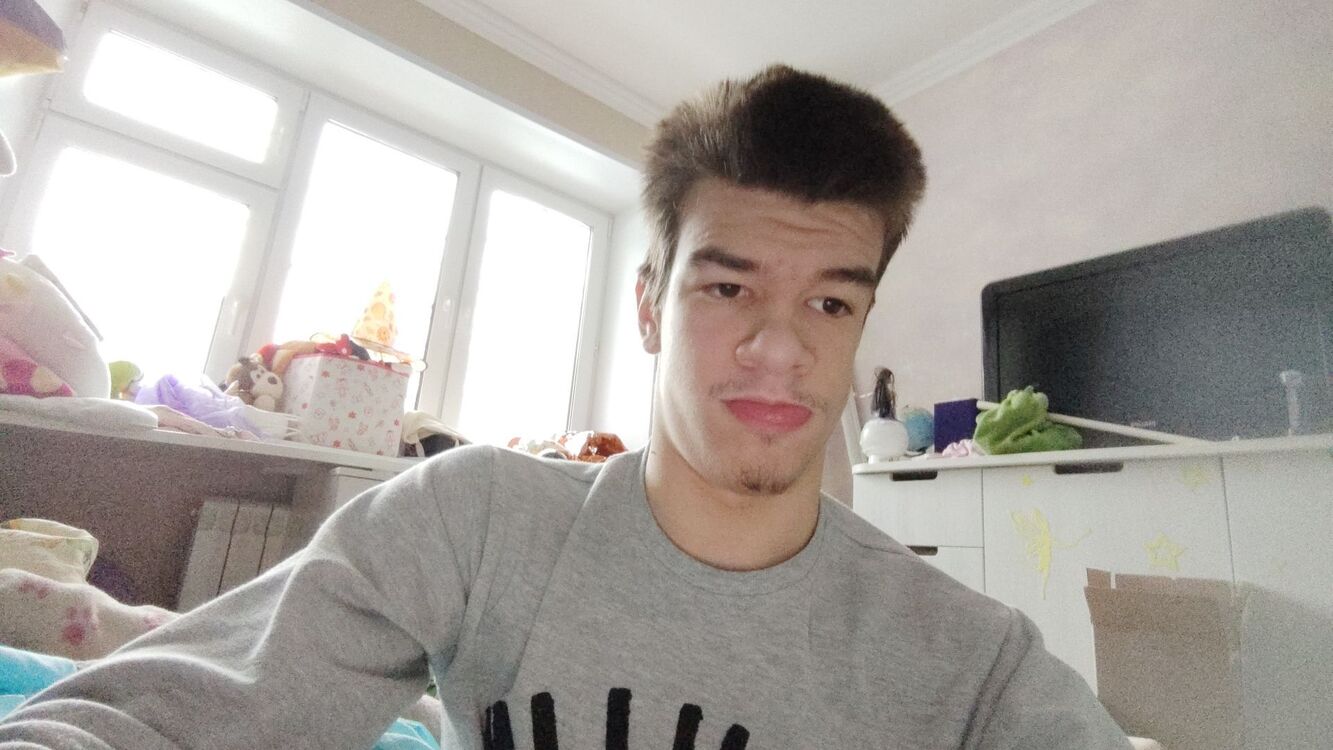  48558490  Kristian, 19 ,    