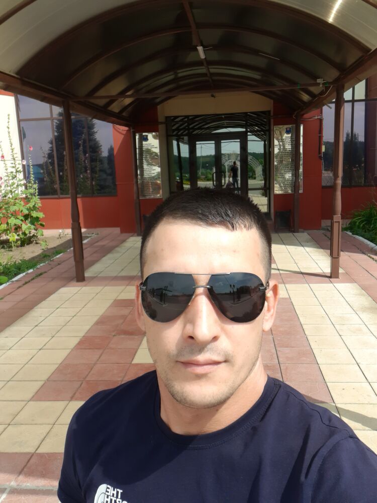  52983070  , 37 ,    