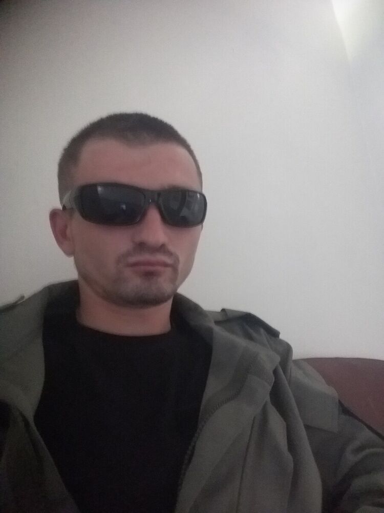  ,   Viktor, 32 ,   ,   , c 