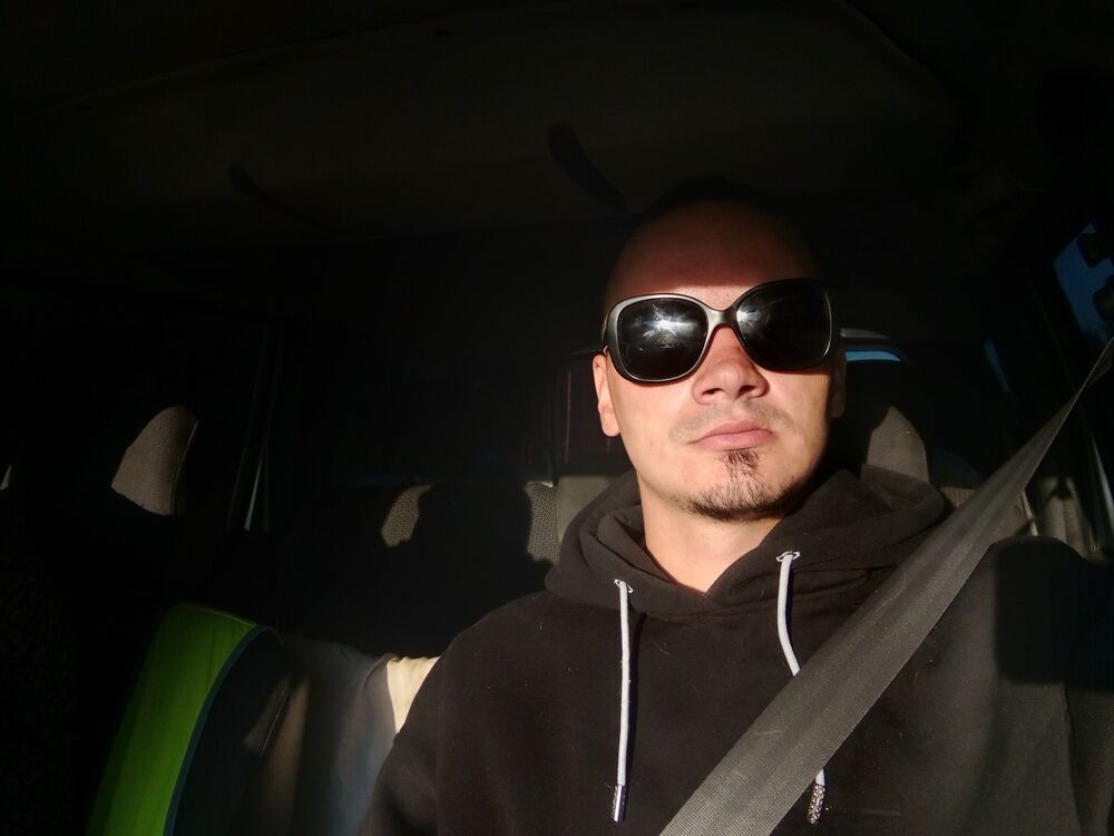  37497980  Andrey, 30 ,    