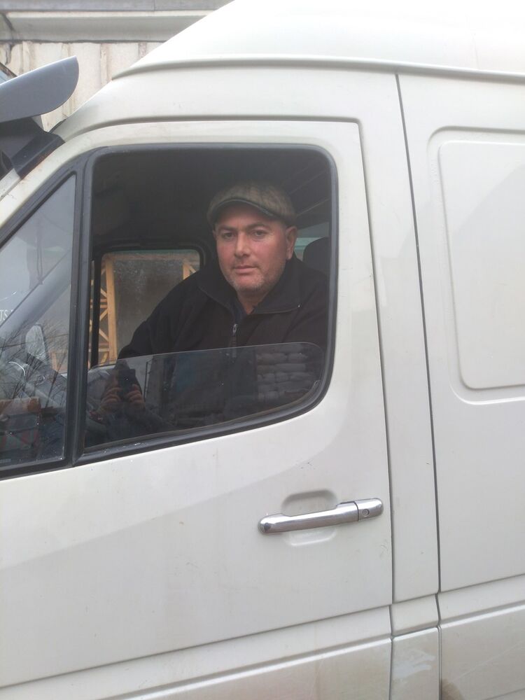  11893190  Dima, 49 ,    