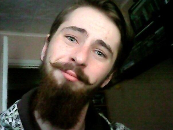  9924740  Artur, 33 ,    