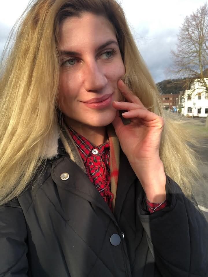  ,   Angelina, 33 ,   ,   , c 