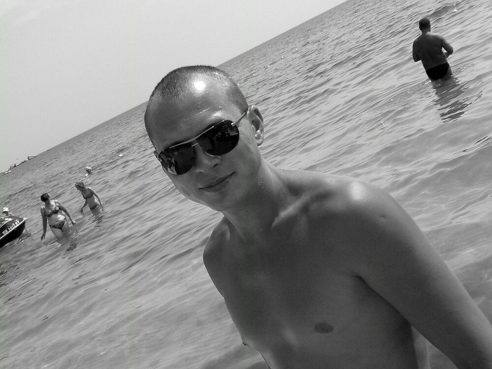 9770460  Igor, 41 ,    