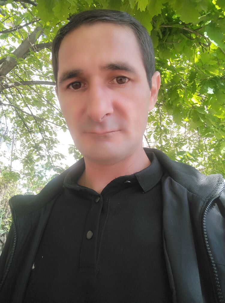  ,   Levon, 43 ,   ,   