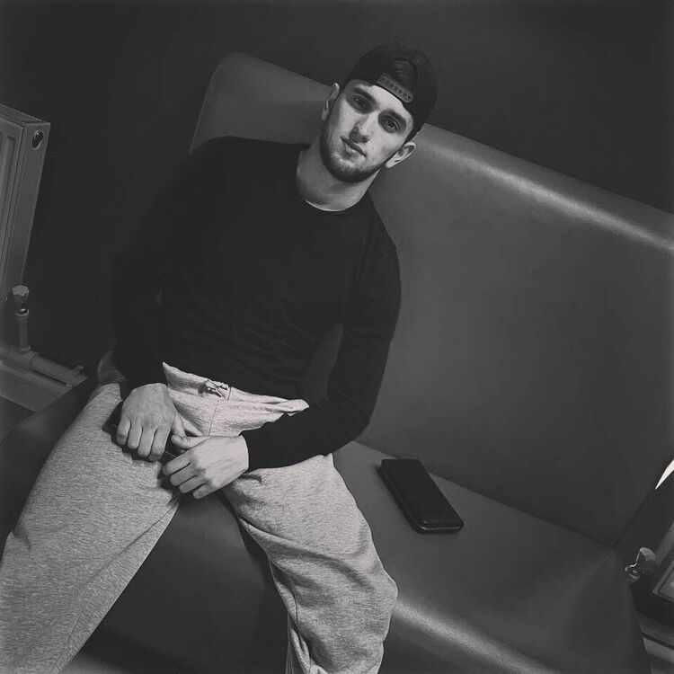  27042590  , 26 ,    --